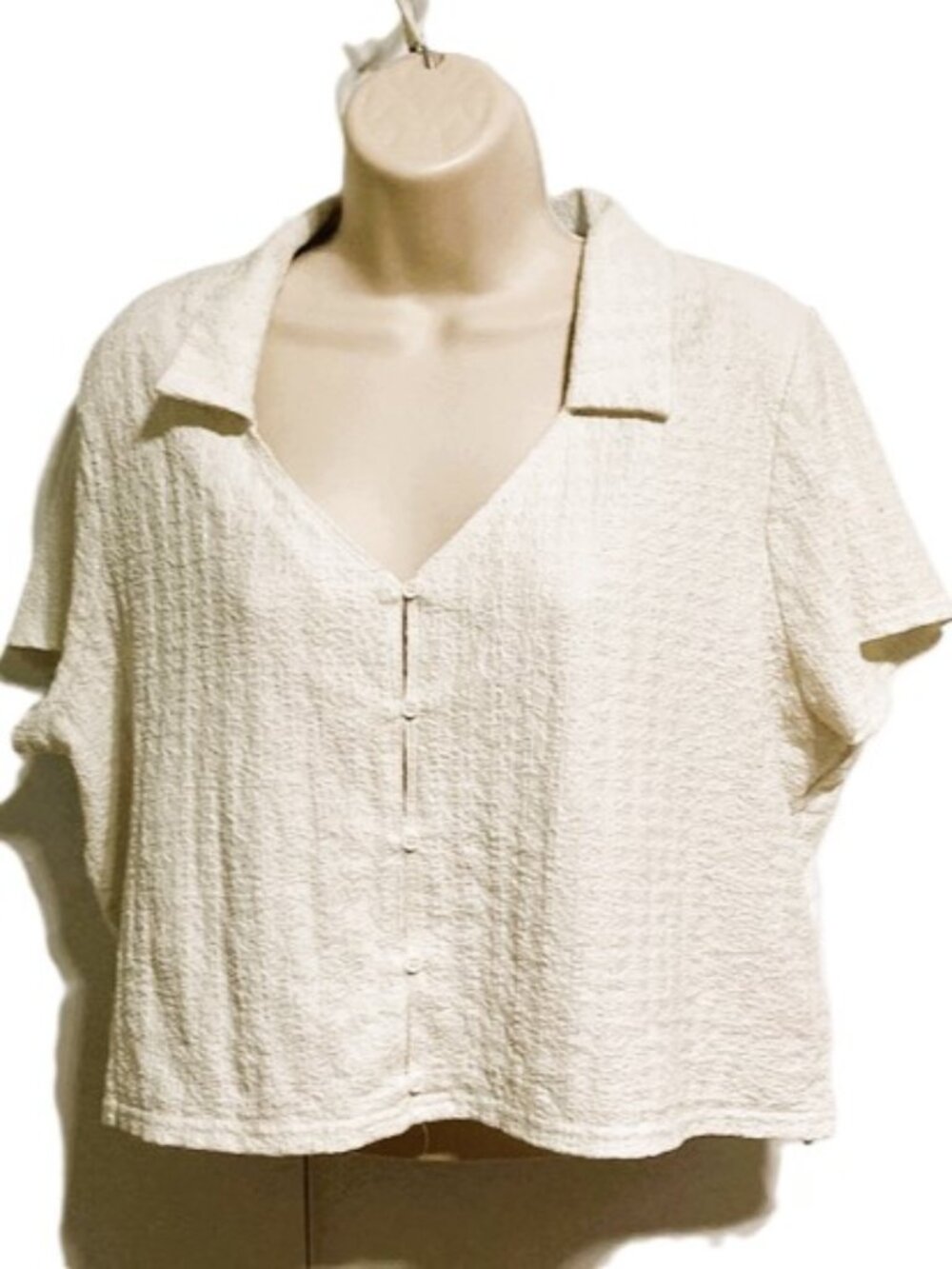 B.P Cropped Ivory V Neck Button with Loop Closure Short Sleeve Top Womens 3X